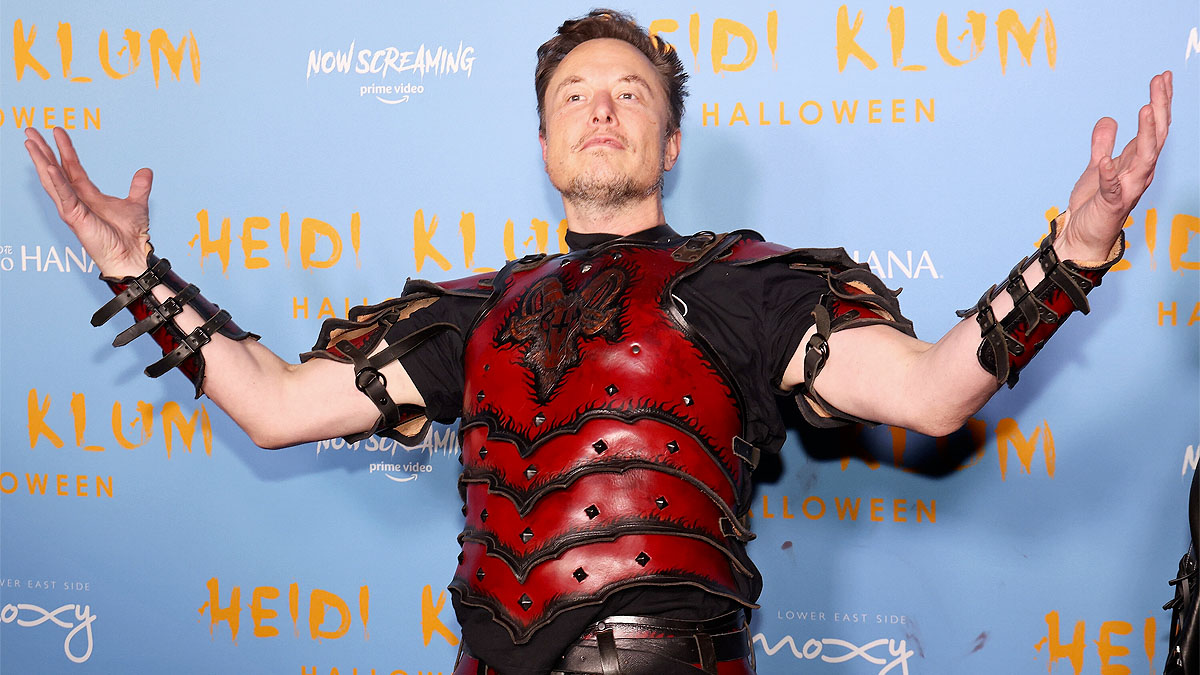 Elon Musk in his warrior costume at Heidi Klum's 2022 Halloween party
